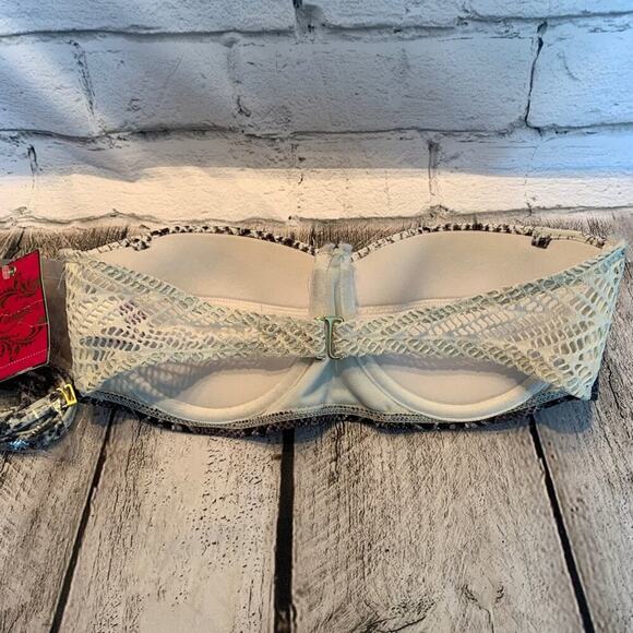 CANDIES Women’s NWT Bikini Top with Removable Straps / Size: Medium - Picture 4 of 5